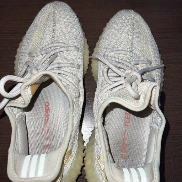 Yeezy Boost - Picture 2 of 5